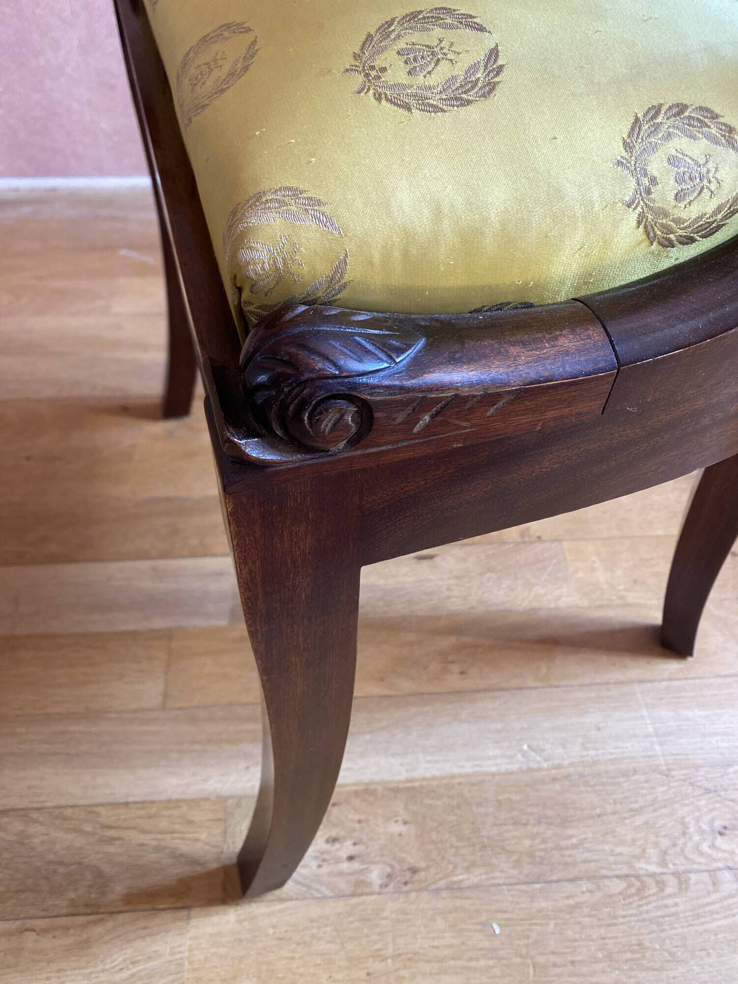 6 mahogany gondola chairs.