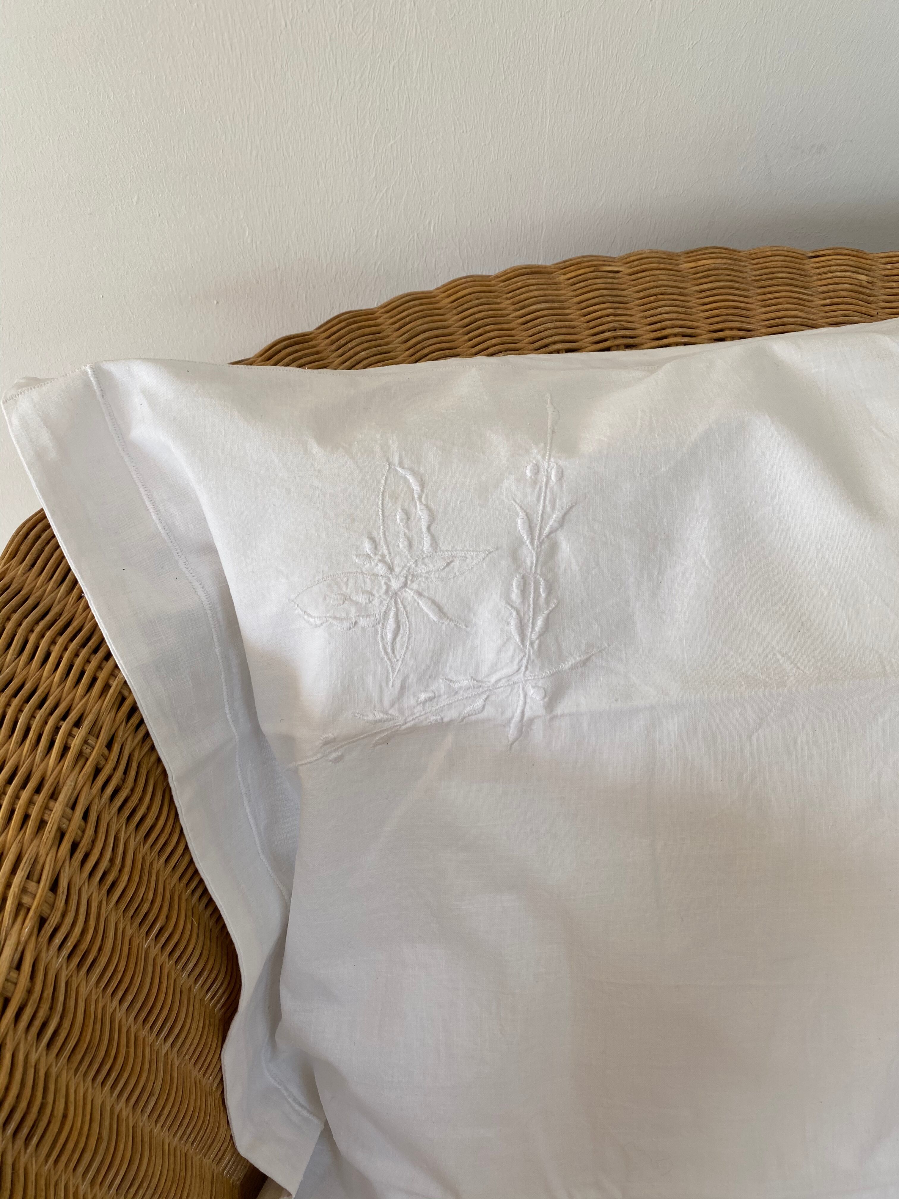 Set of 2 embroidered cotton covers for cushions / pillows
