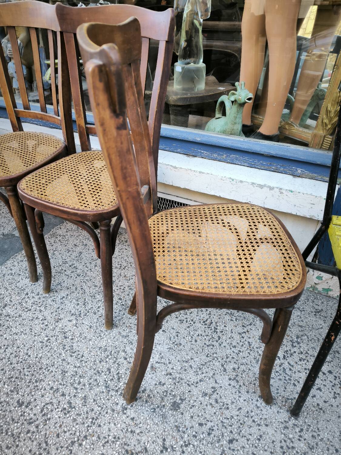 Série de 4 chaises de bistrot cannées vers 1900