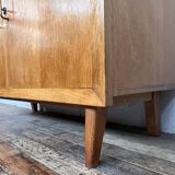 Scandinavian row adjustable shelf