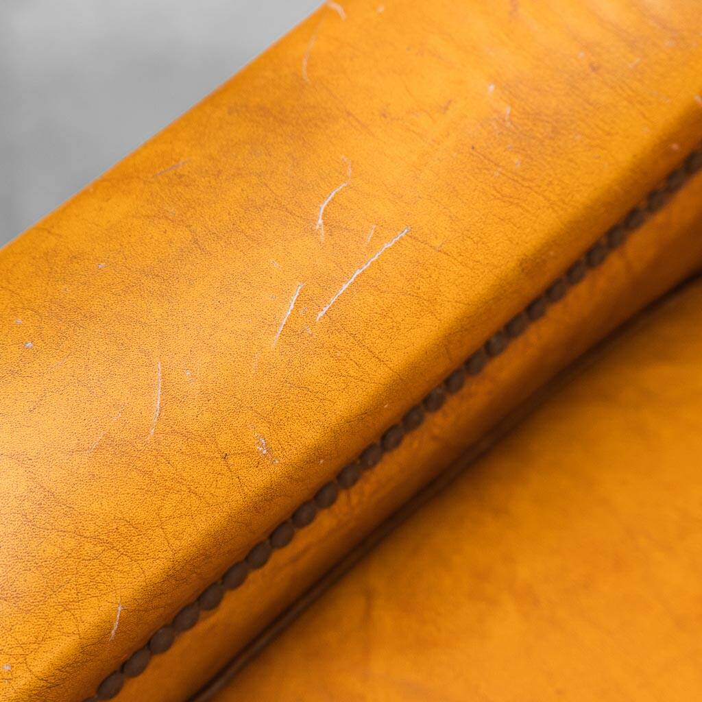 Coppia di poltrone in eco-pelle marrone anni ’50 vintage modernariato