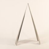 Minimalist triangular salad serving spoons by Jumbo.