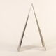 Couverts à salade triangulaire minimaliste servant des cuillères de jumbo.