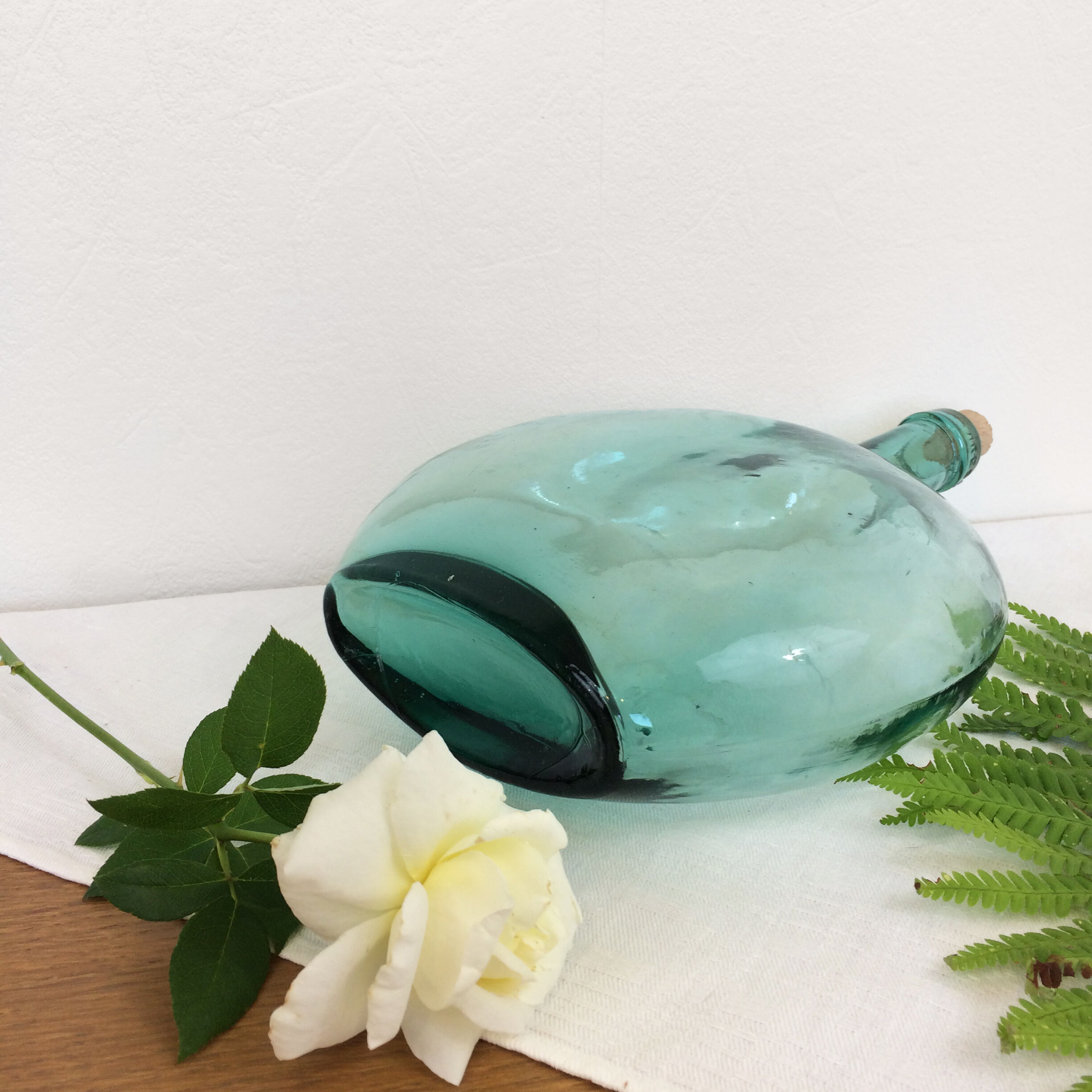 Demiojhn flat in blue glass 1.5L