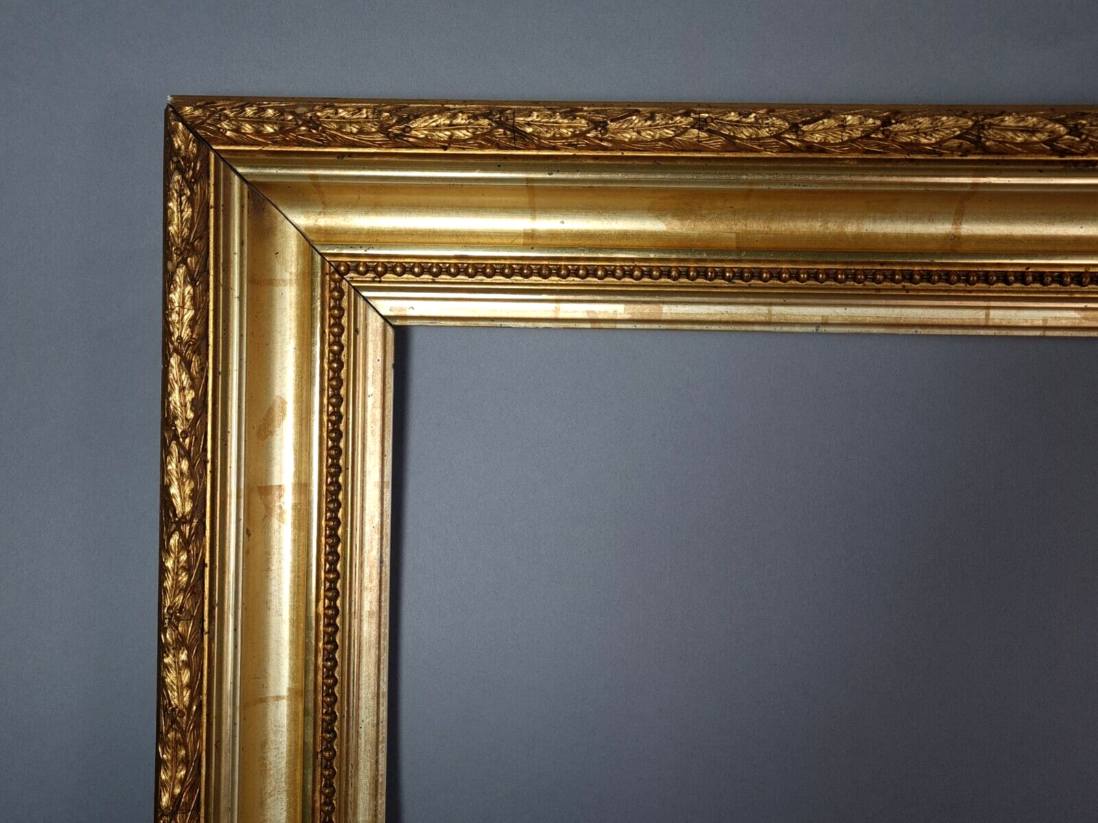 Frame nineteenth century wood stucco gilding gold leaf 70x62 cm, foliage 54x46 cm SB