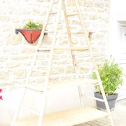 Echelle de peintre transformée en étagère