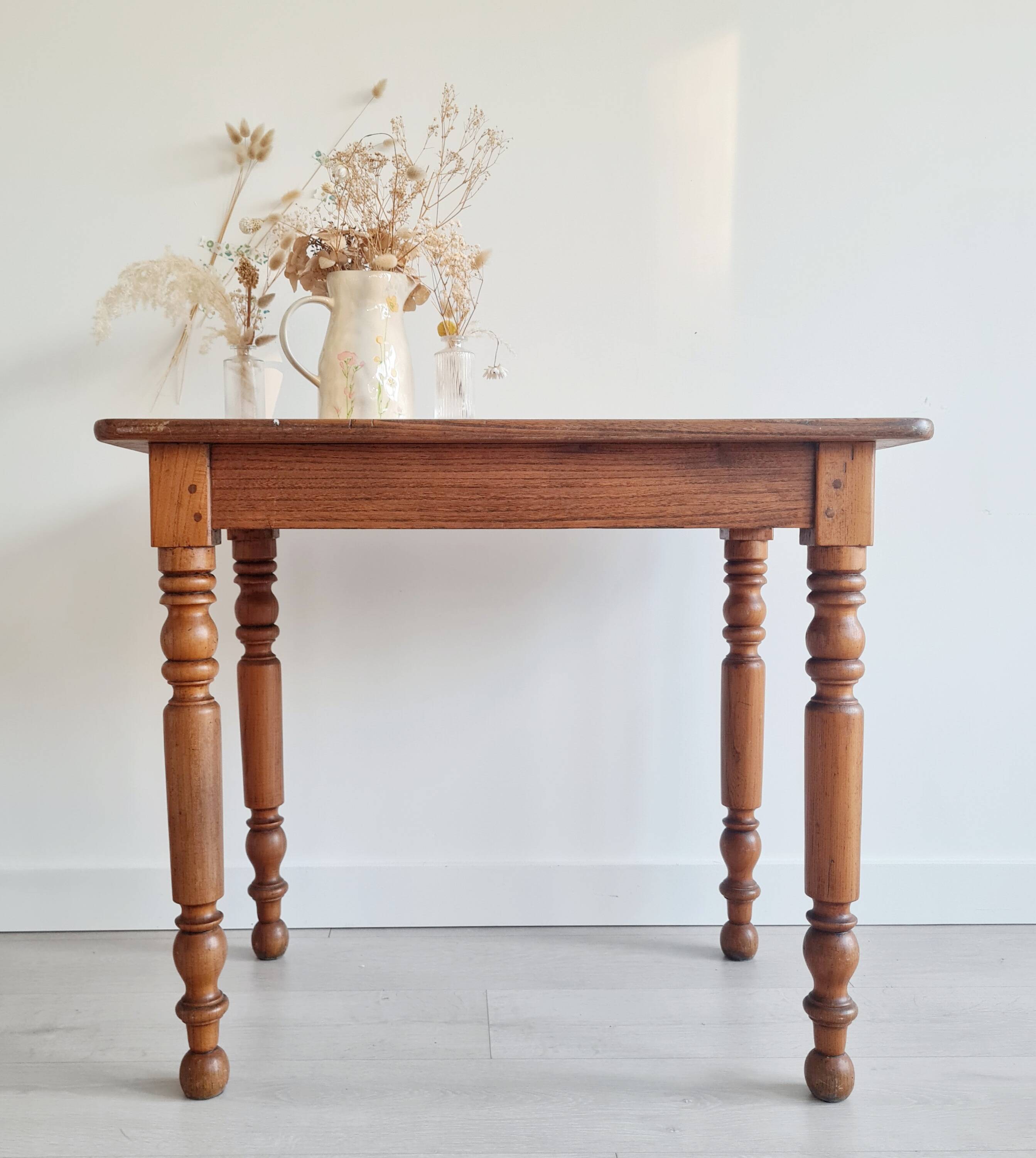 Table ancienne - bureau en bois massif pieds tournés