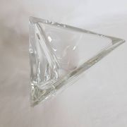 Coupe vide poche en verre de forme triangulaire signé