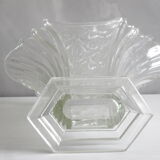 Vase en verre moulé pressé à décor de fleurs stylisées