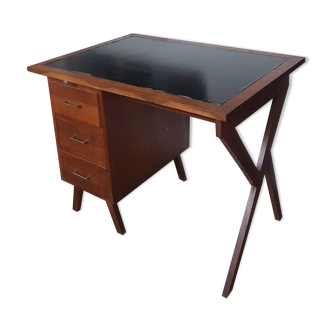 Scandinavian desk compass feet