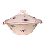 Saint Amand soup tureen, Pompadour model