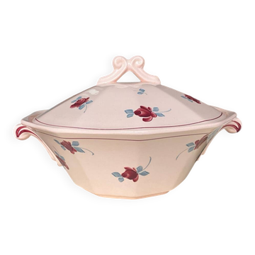 Saint Amand soup tureen Pompadour model