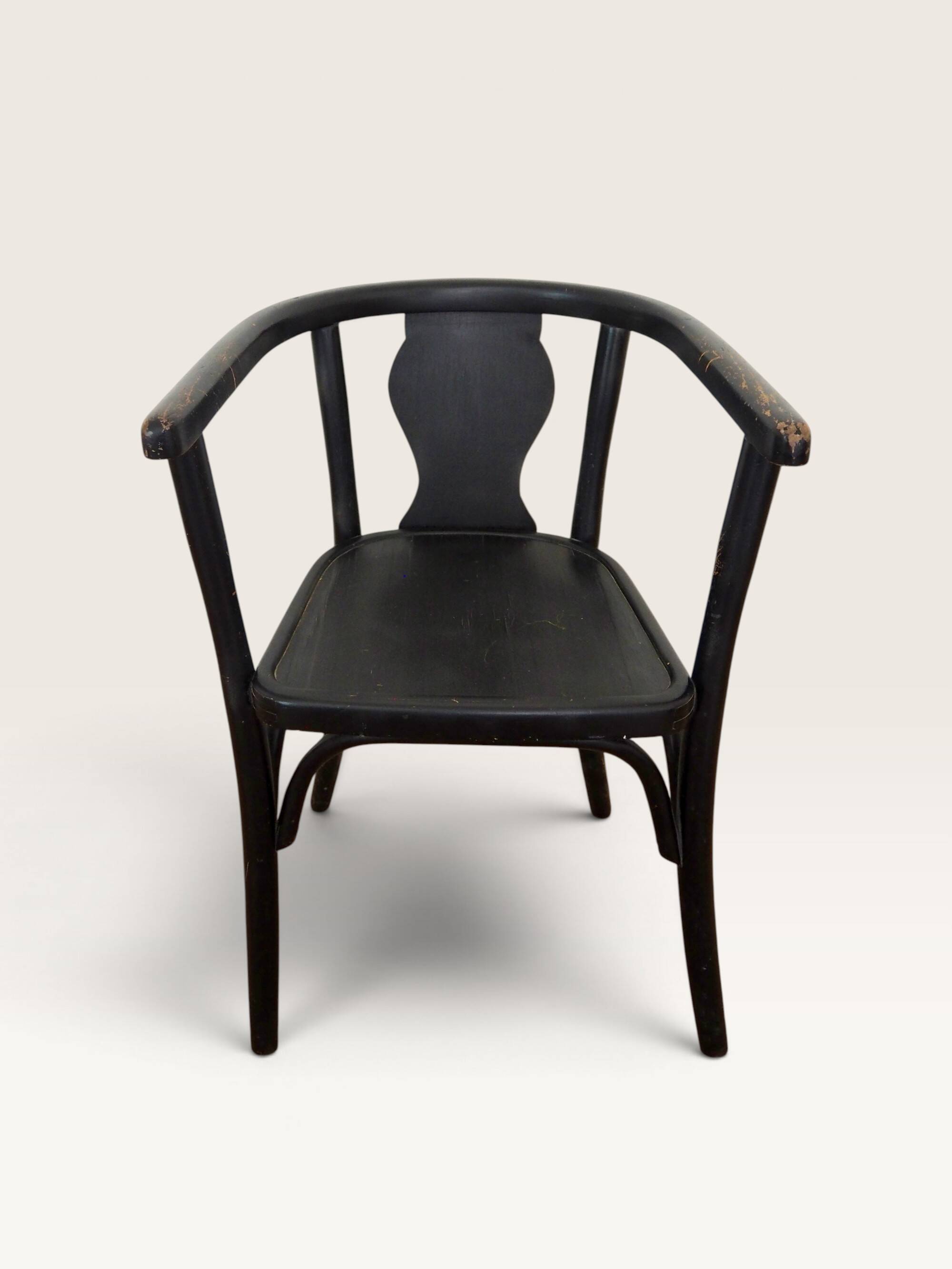 Curved black lacquered wooden armchair in Thonet style