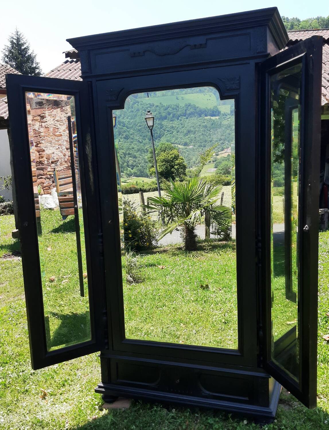 Dressmaker's cabinet with beveled triptych mirrors. (Mirror cabinet)