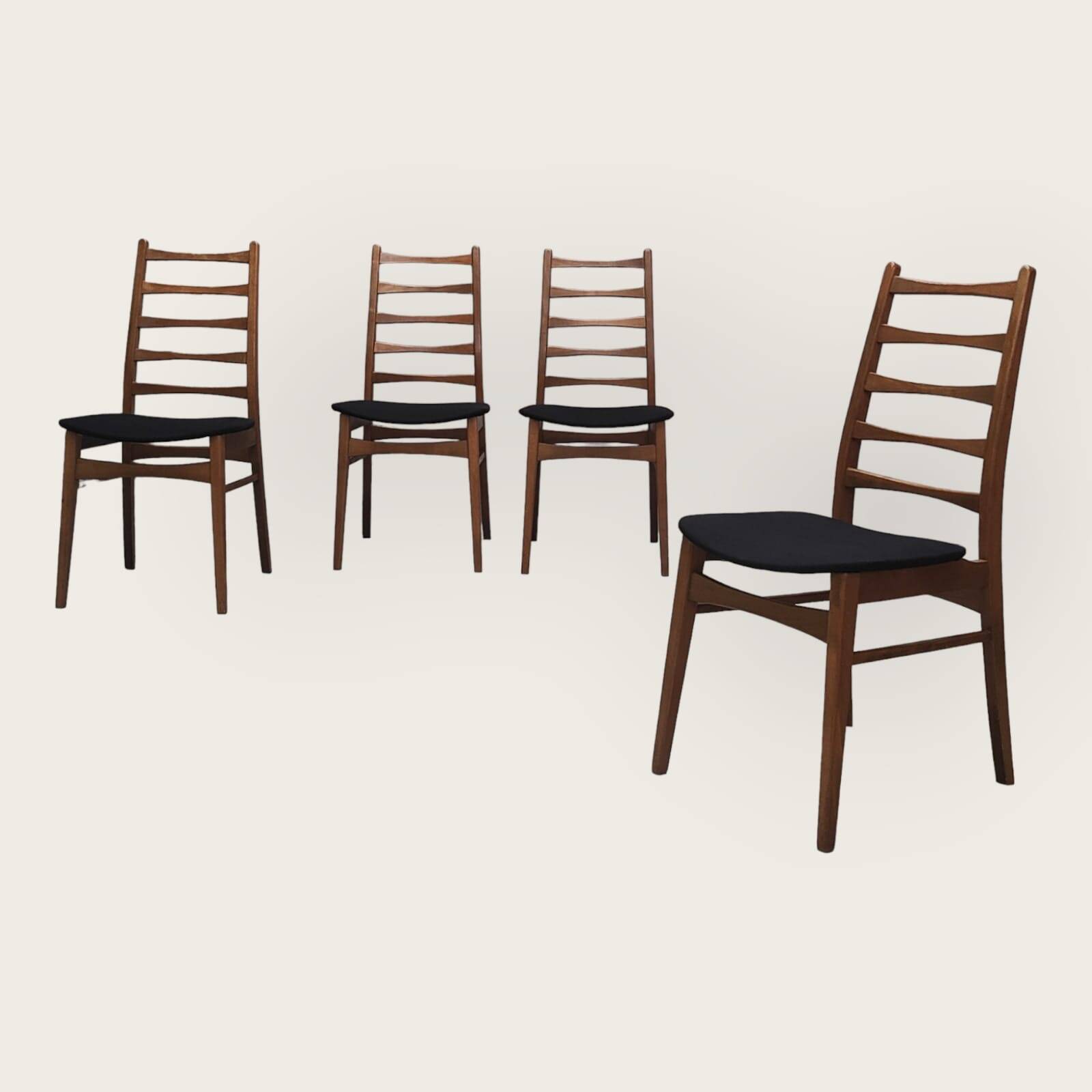 Vier Mid Century stoelen