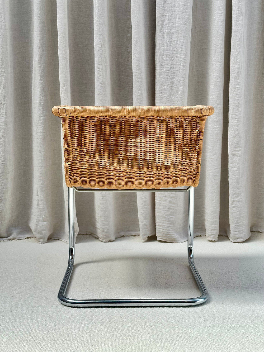 Set of 4 cantilever wicker chairs, attributed to Harvey Probber, USA, 1970s.
