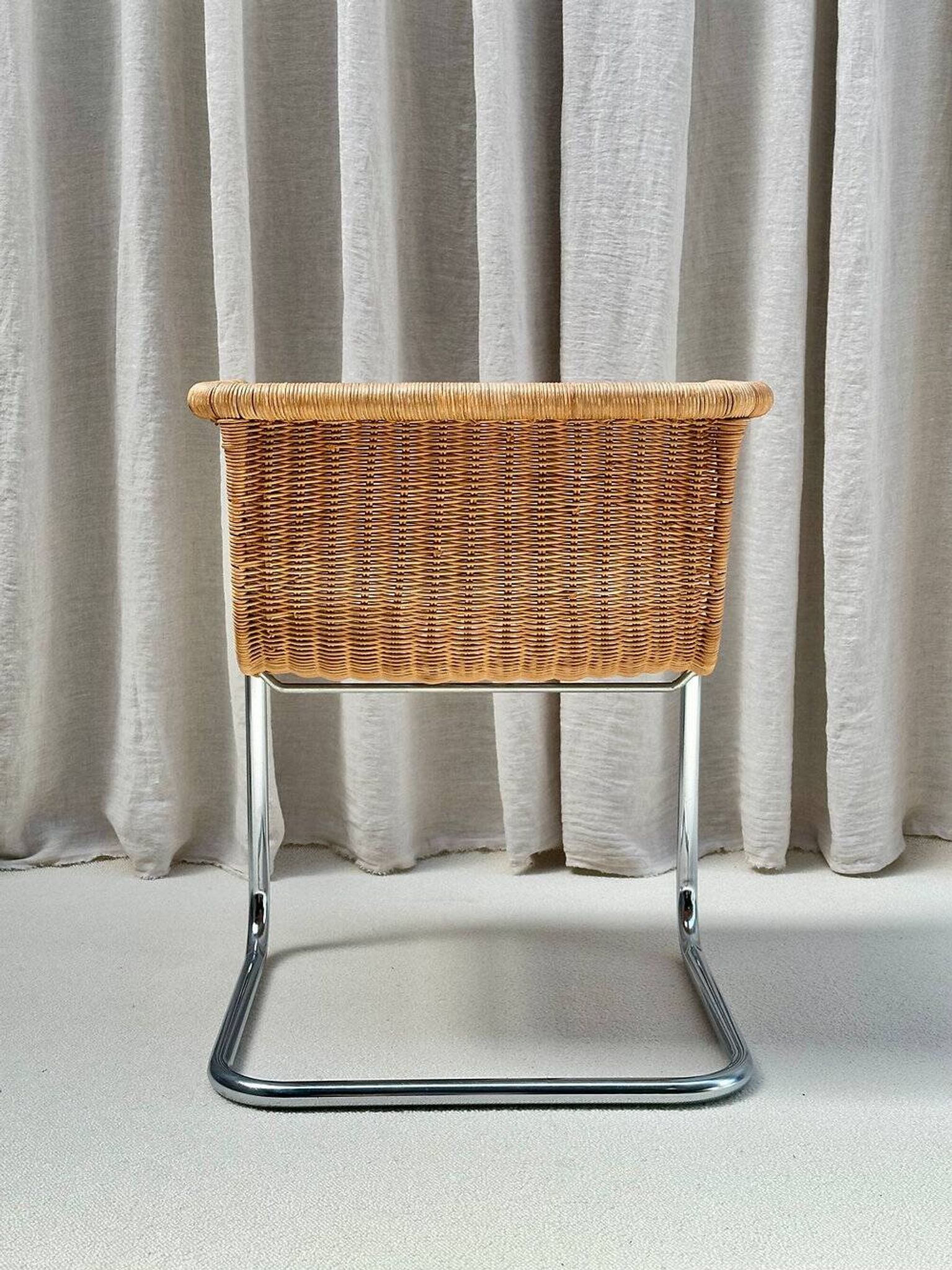 Set of 4 cantilever wicker chairs, attributed to Harvey Probber, USA, 1970s.
