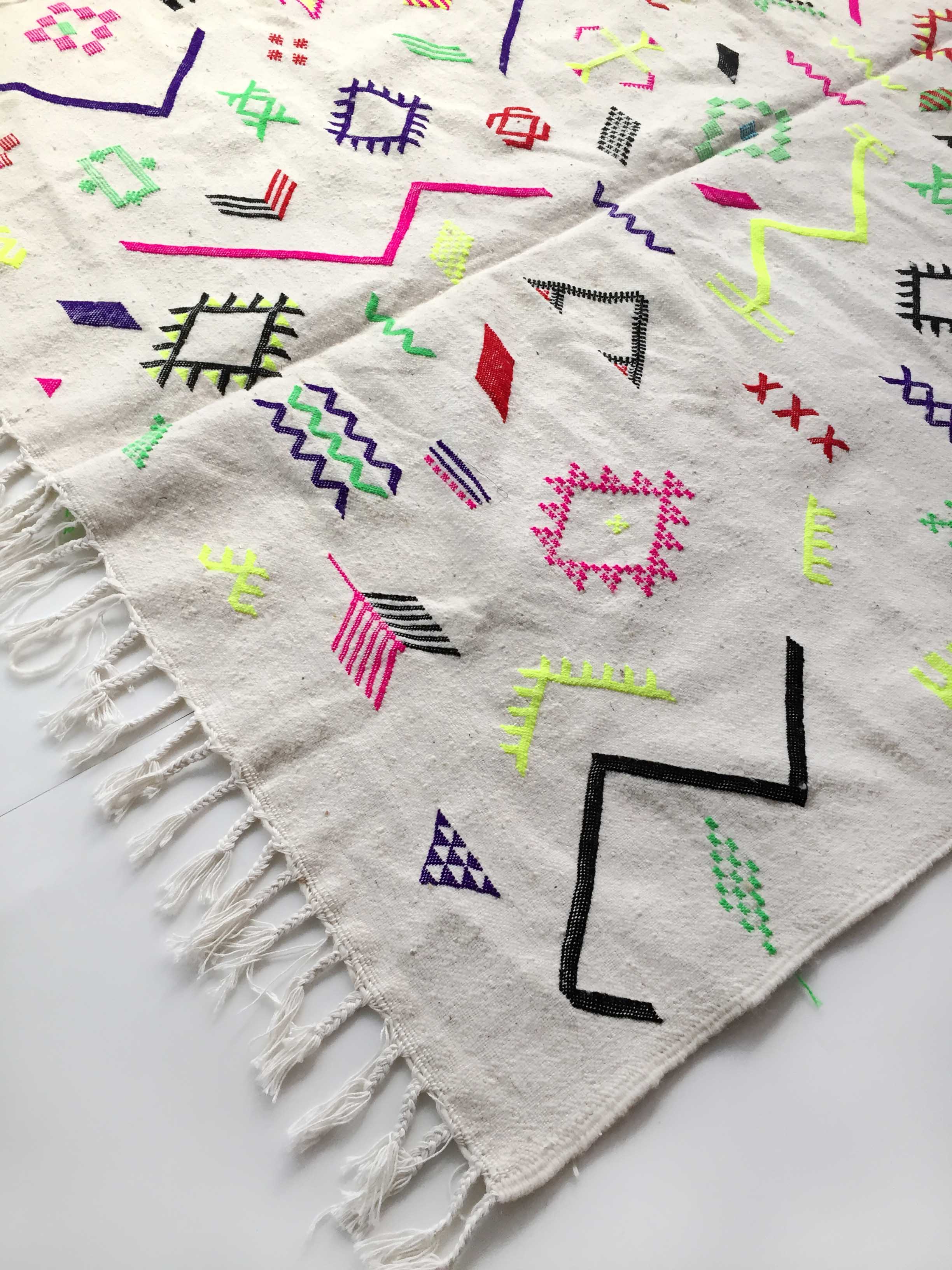 Kilim ecru carpet with colorful and fluorescent patterns 234x144cm