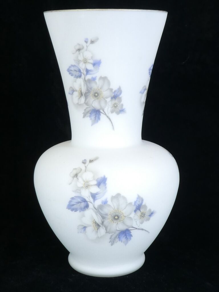 Vintage vintage floral decoration opaque glass vase 50 years