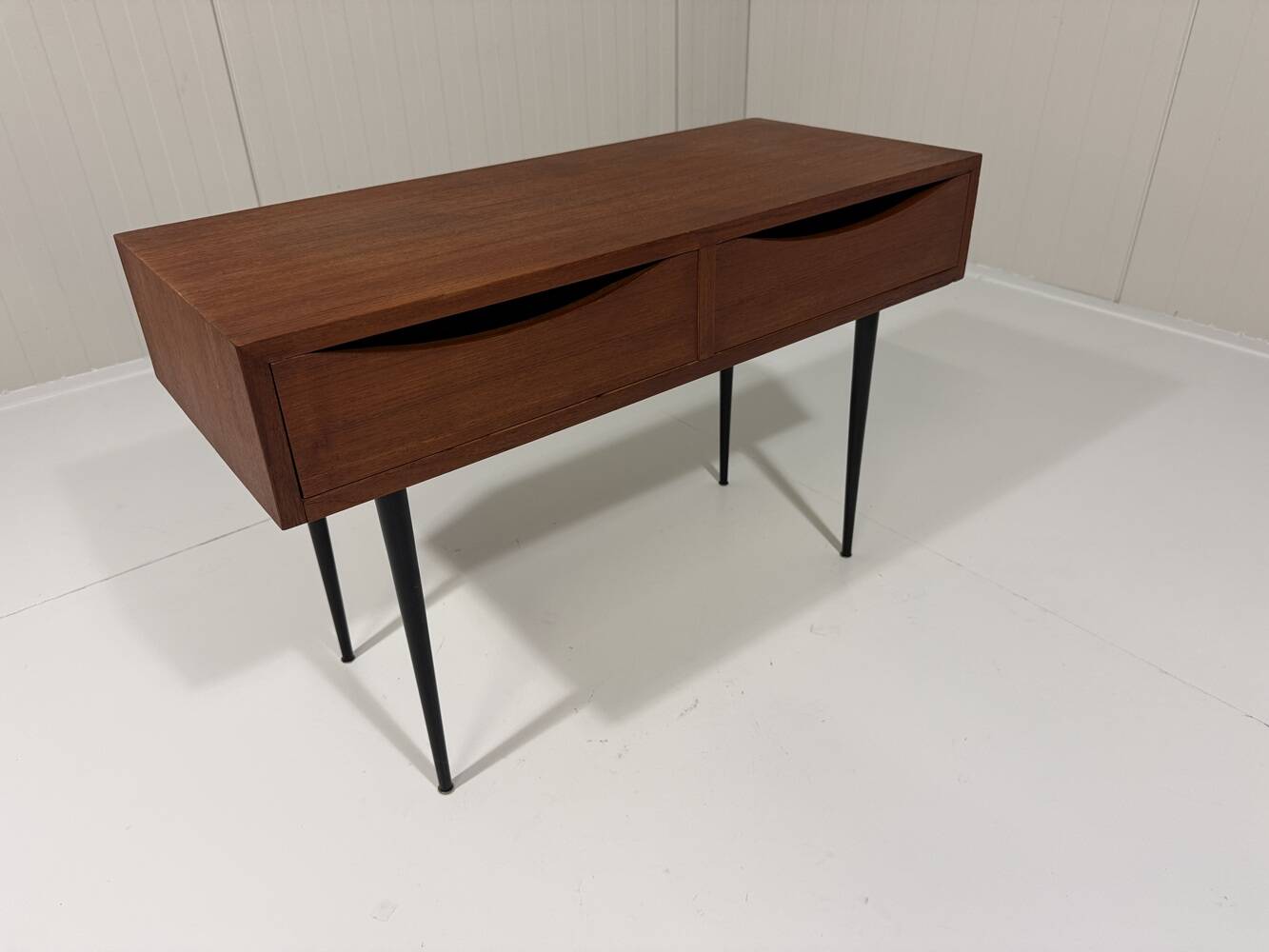 Table console latérale Asko Finland des années 1960.