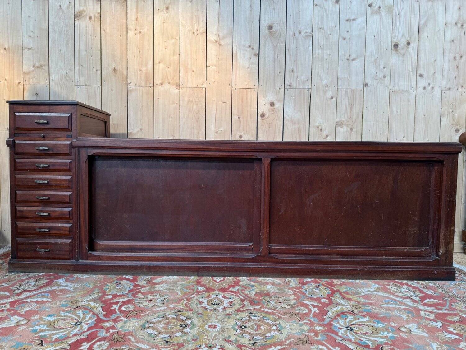 Art Deco trade counter – Display case and drawers – Stained mahogany wood – A