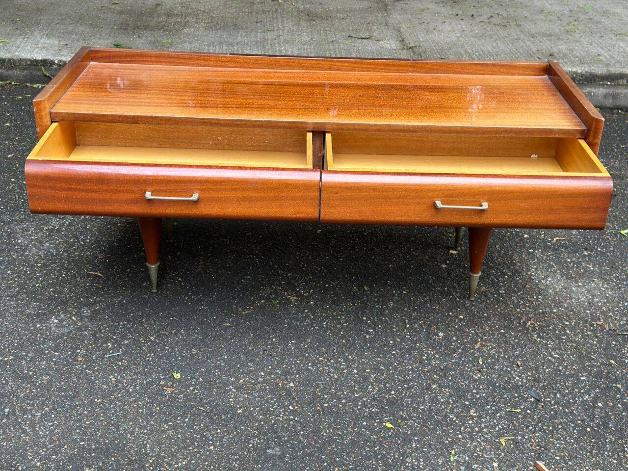 Coiffeuse scandinave en bois des années 50 avec miroir triptyque