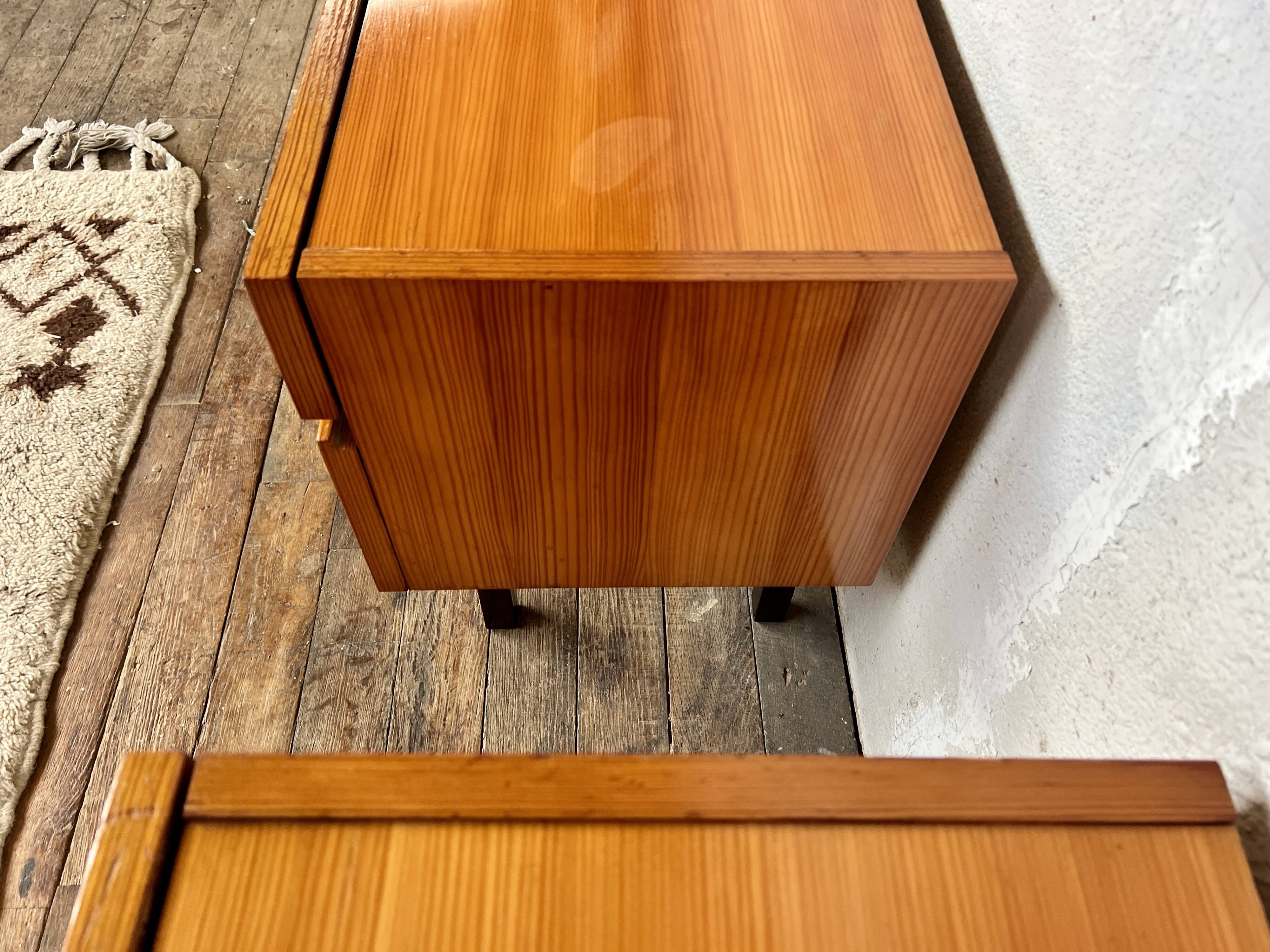 Pair of minimalist vintage bedside tables – 60s look