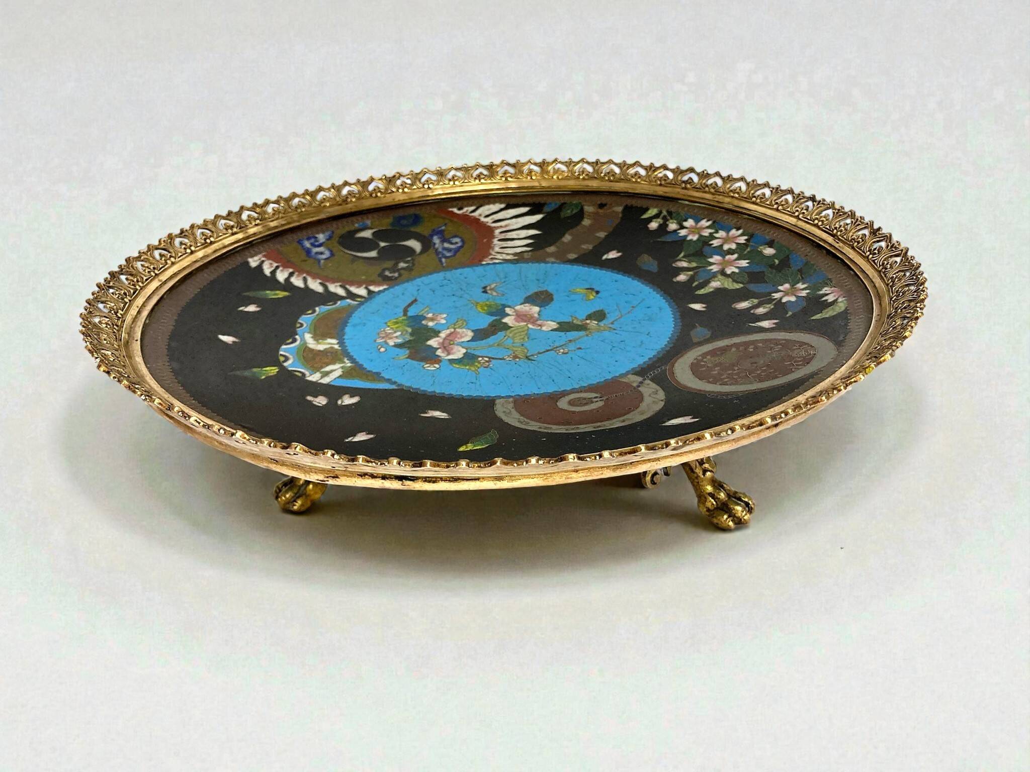 Japan, empty pocket bowl in cloisonné enamel and bronze, Meiji period, late 19th century.