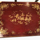Série de trois tables gigognes laquées rouge à décor or de style asiatique, XIXe