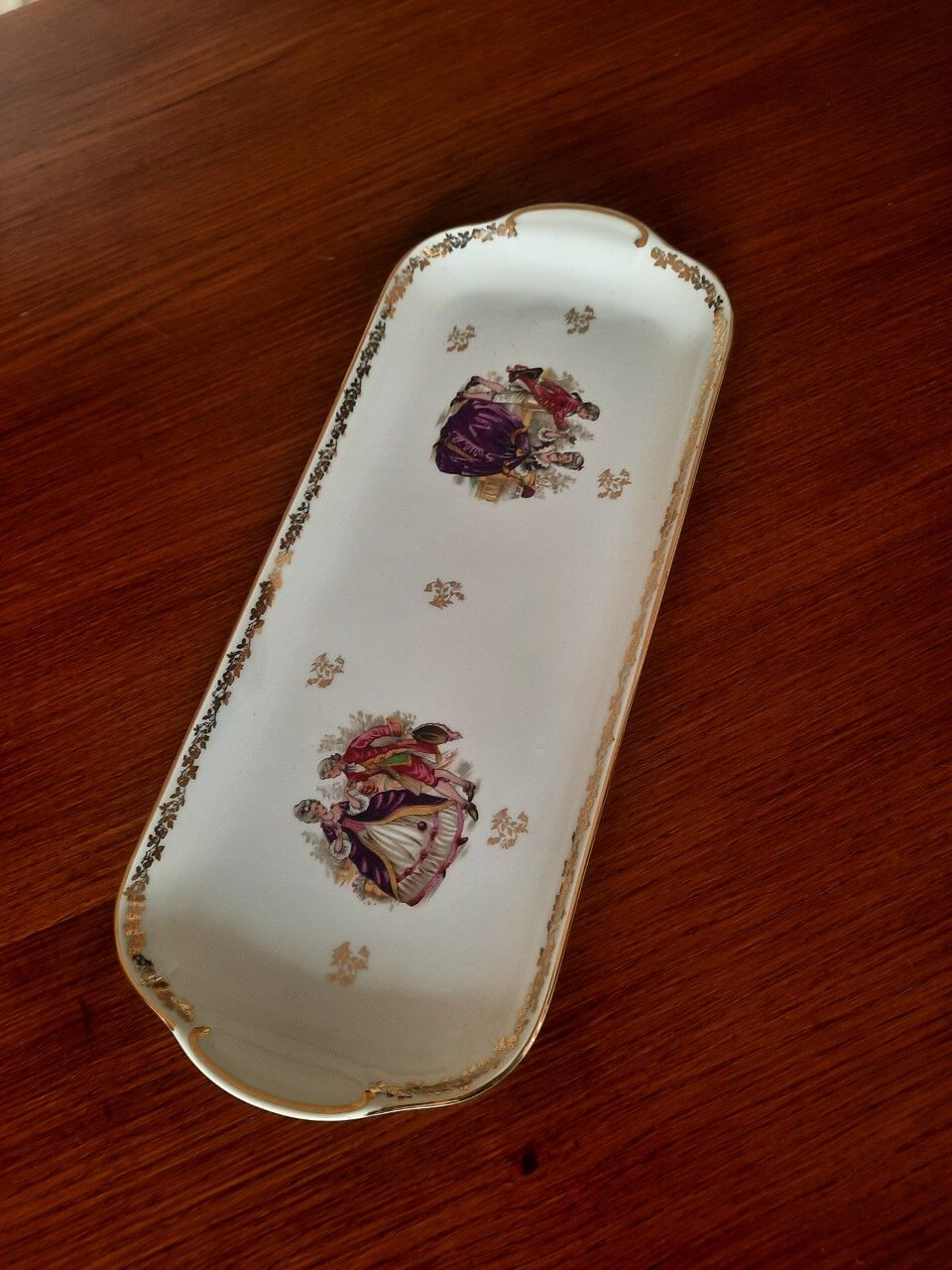 Antique cake dish