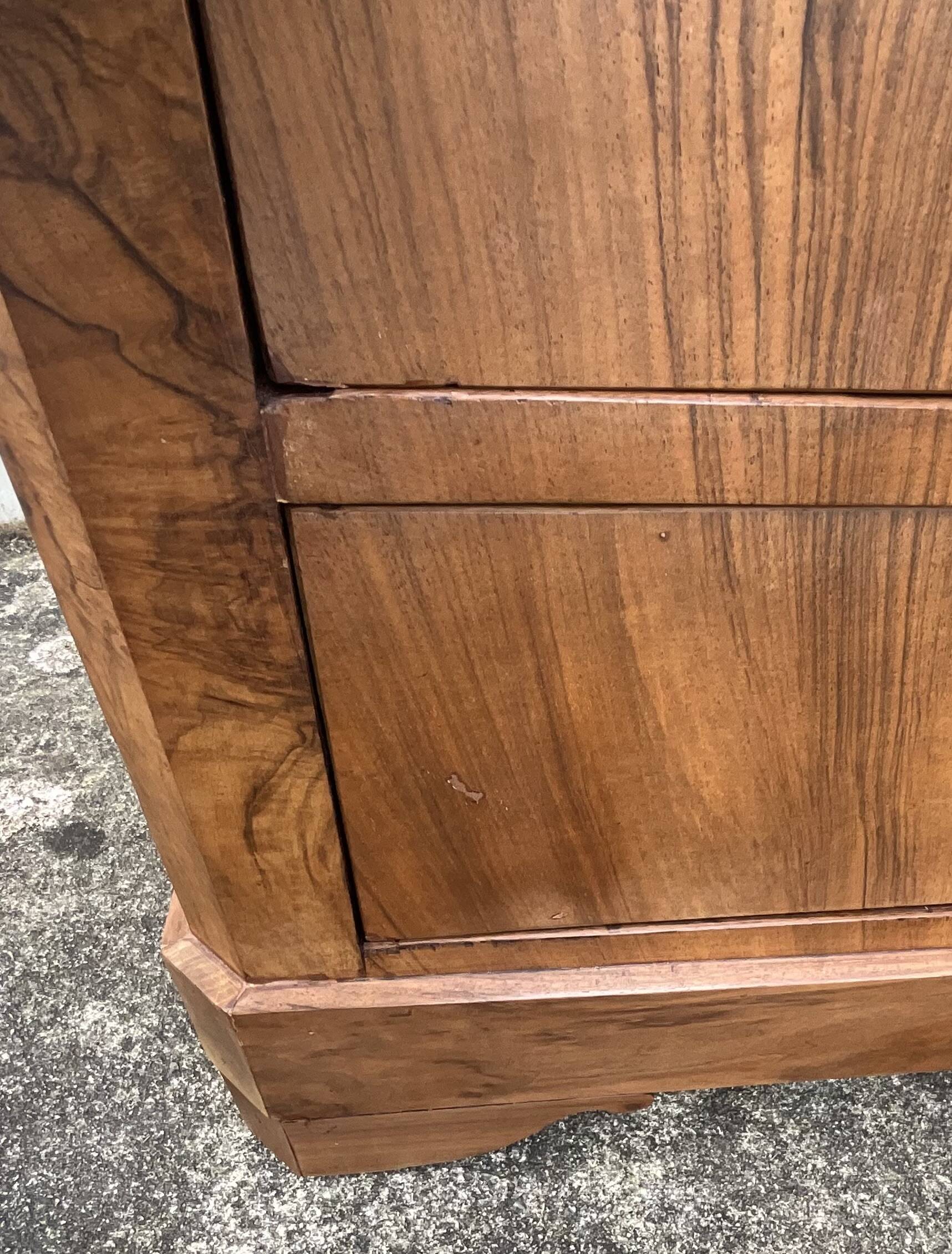 Chest of drawers in walnut and burr walnut, late 19th century, 4 drawers