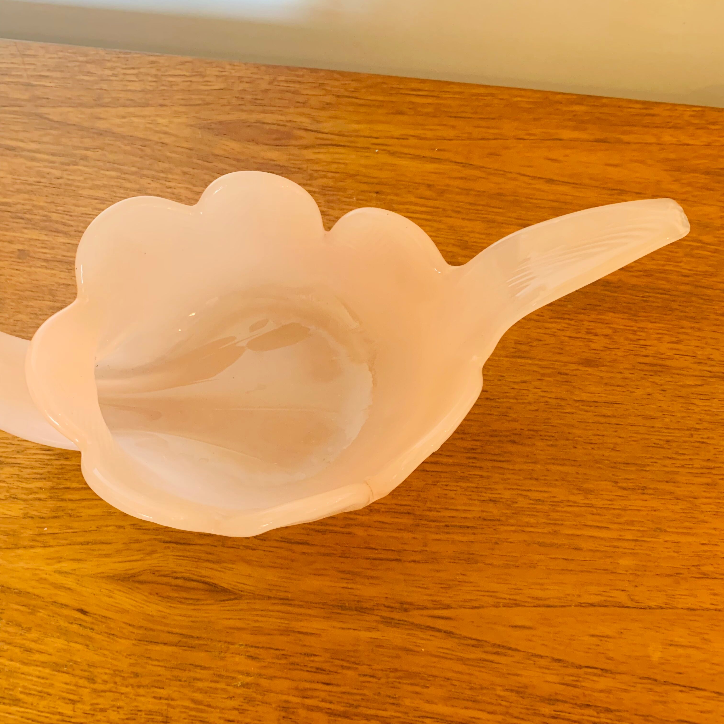 Pink glass paste swan emptier