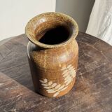 Vase en grès à motifs végétaux stylisés
