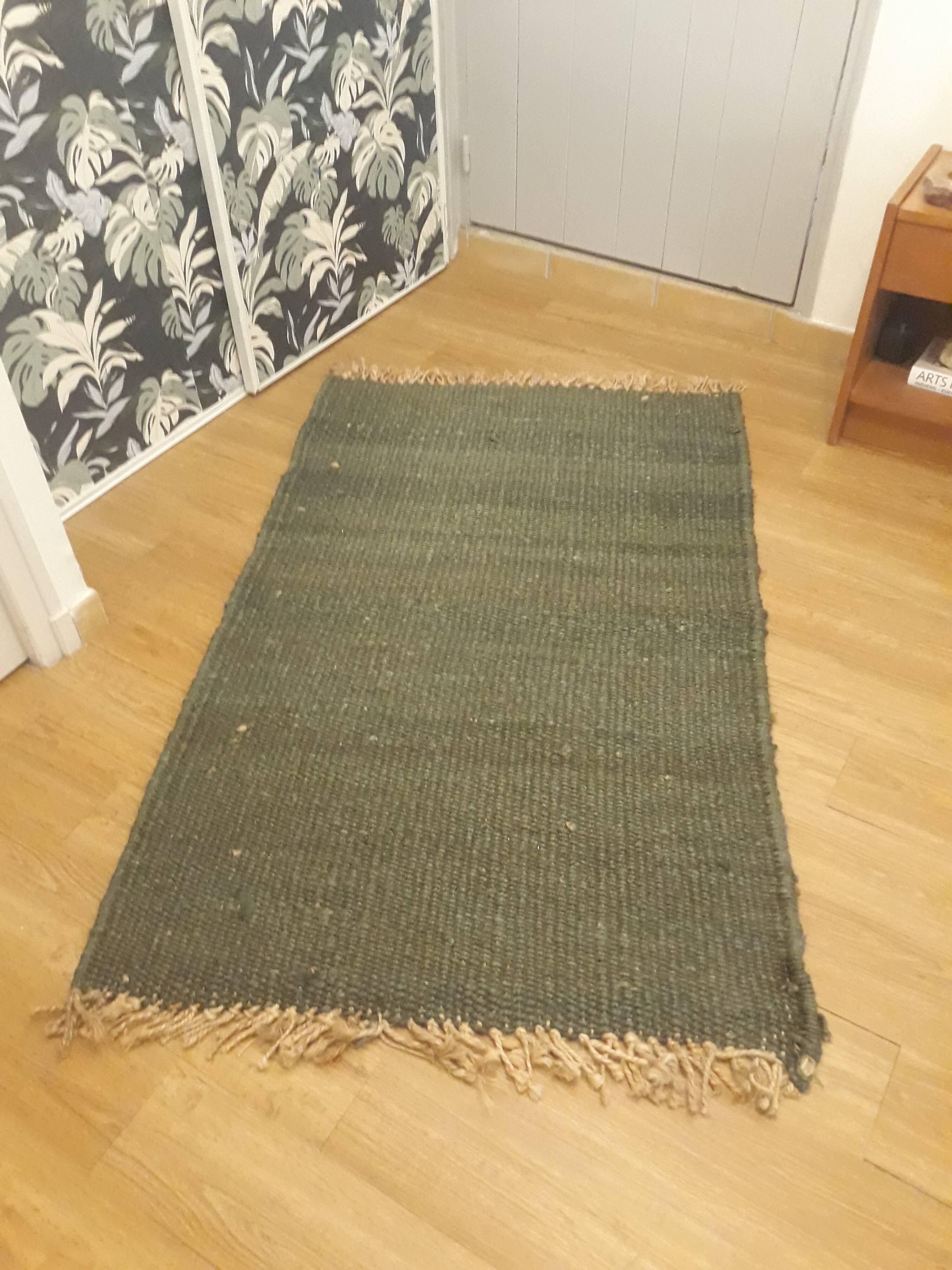 Tapis ethnique en fibres naturelles teint