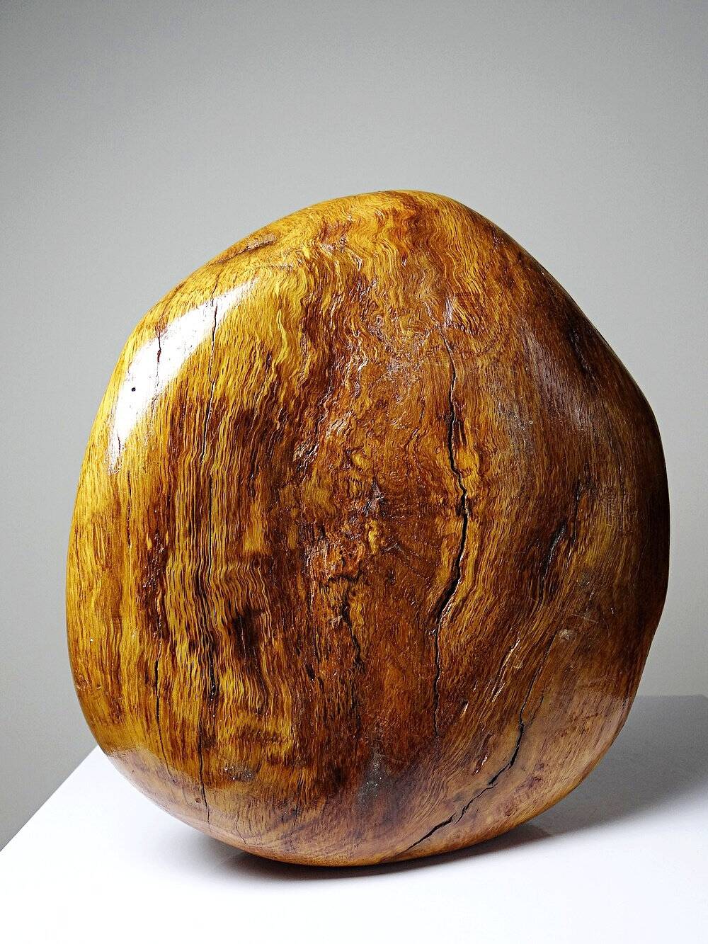Brutalist vintage olive wood monoxyle catchall from the 50s-60s, handcrafted.