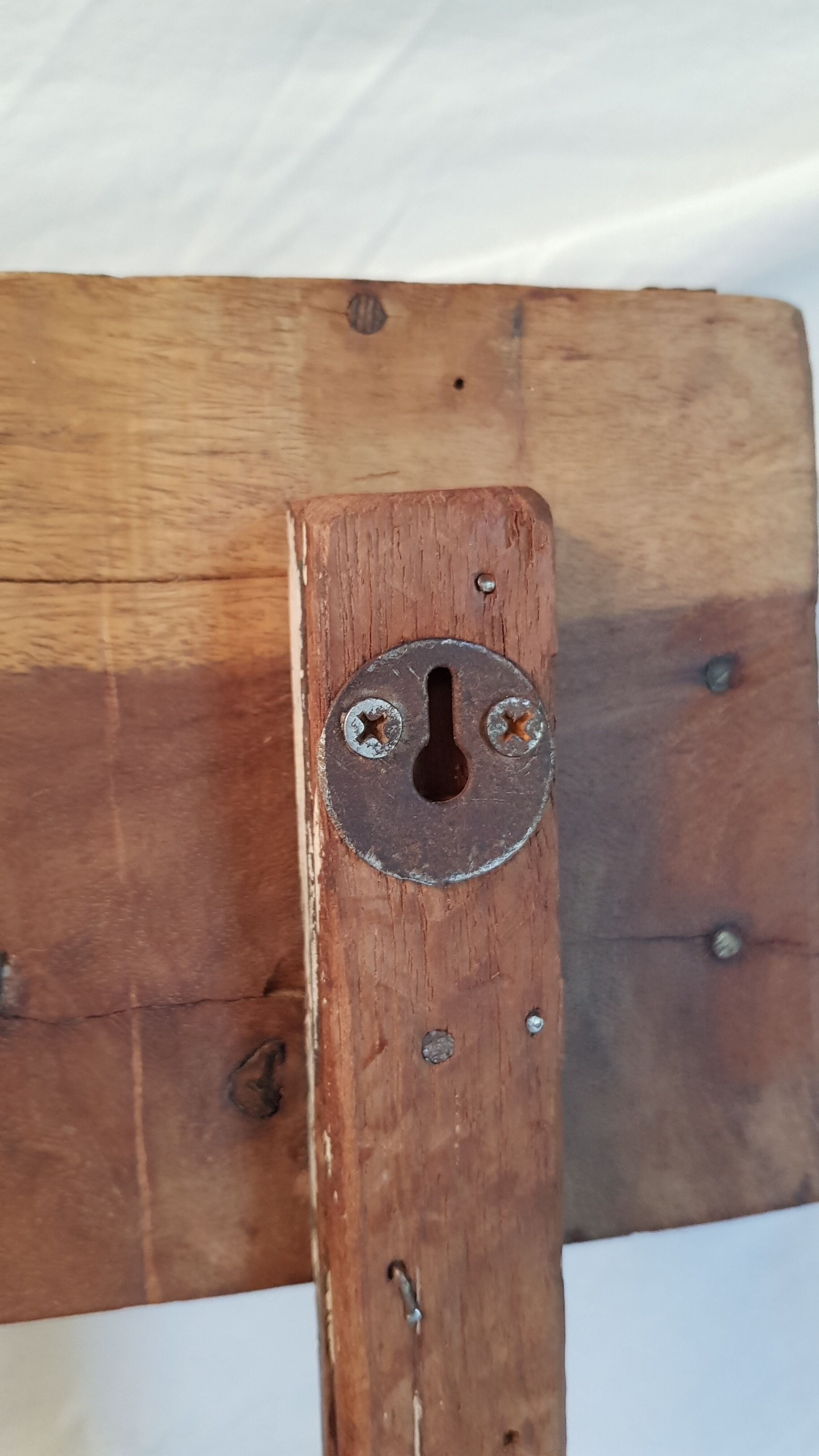 Etagère murale moules à briques en bois
