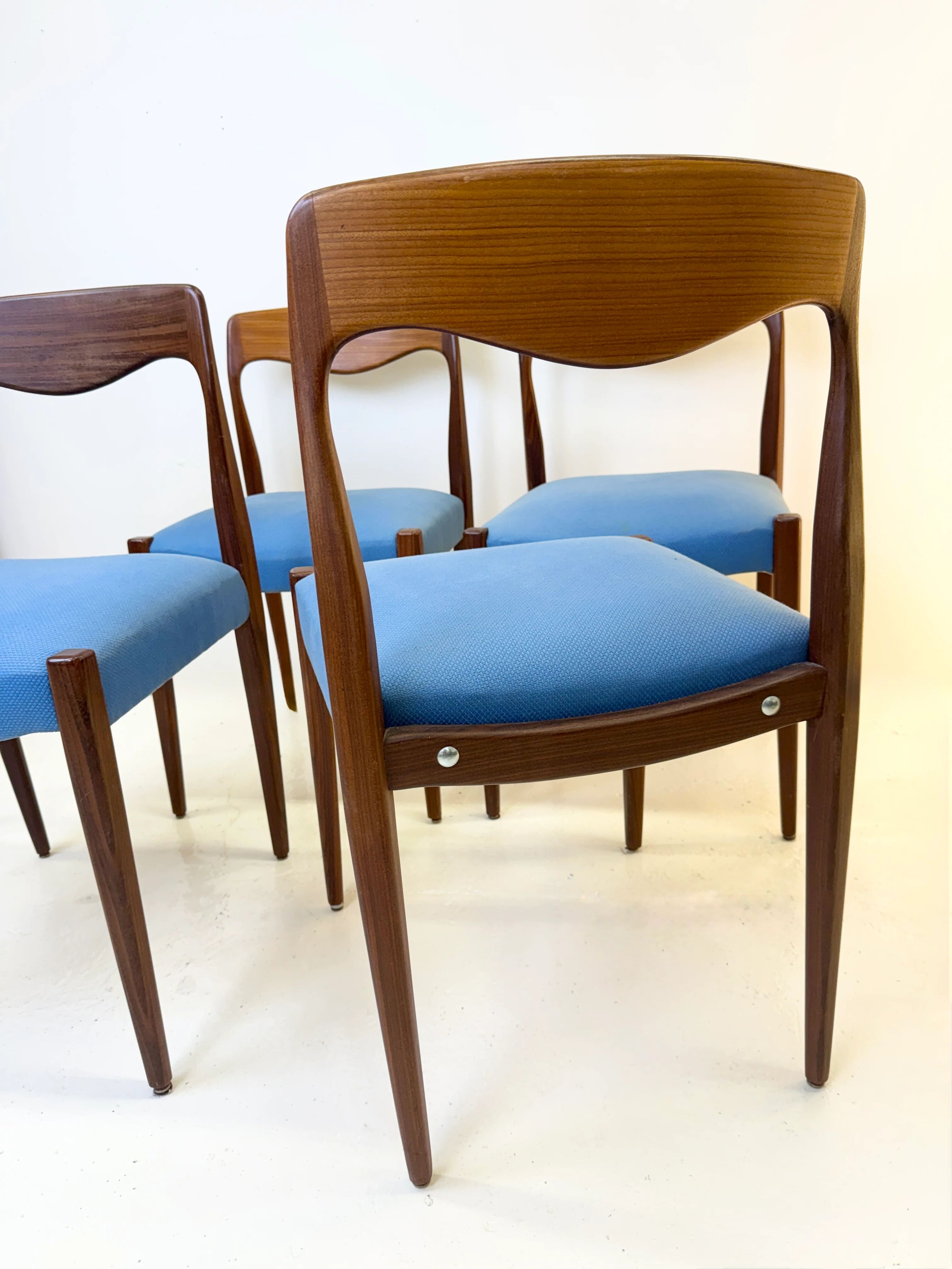 Suite de 4 chaises scandinaves, 1960s