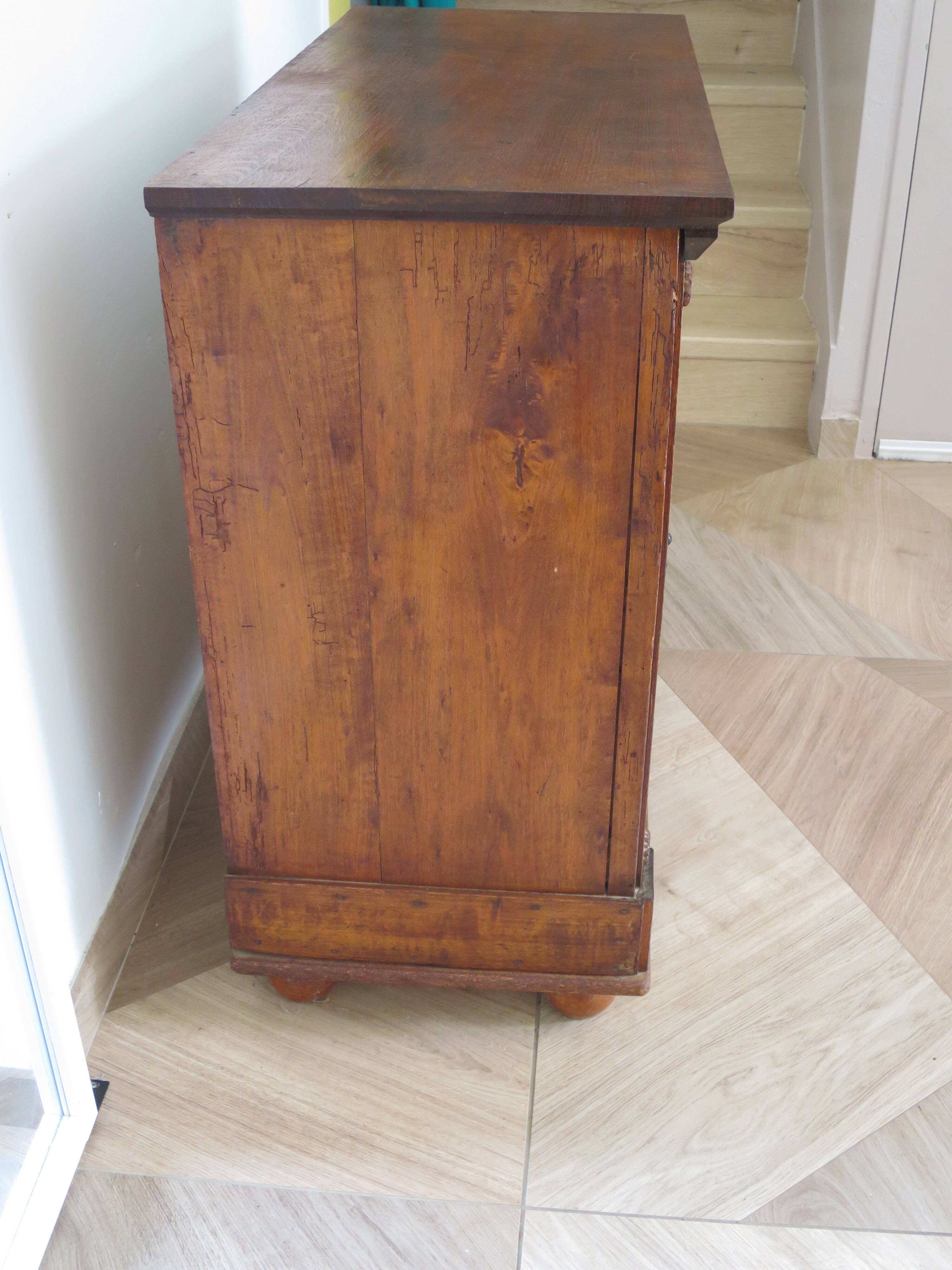 Commode 4 tiroirs en bois massif, début XXème s.