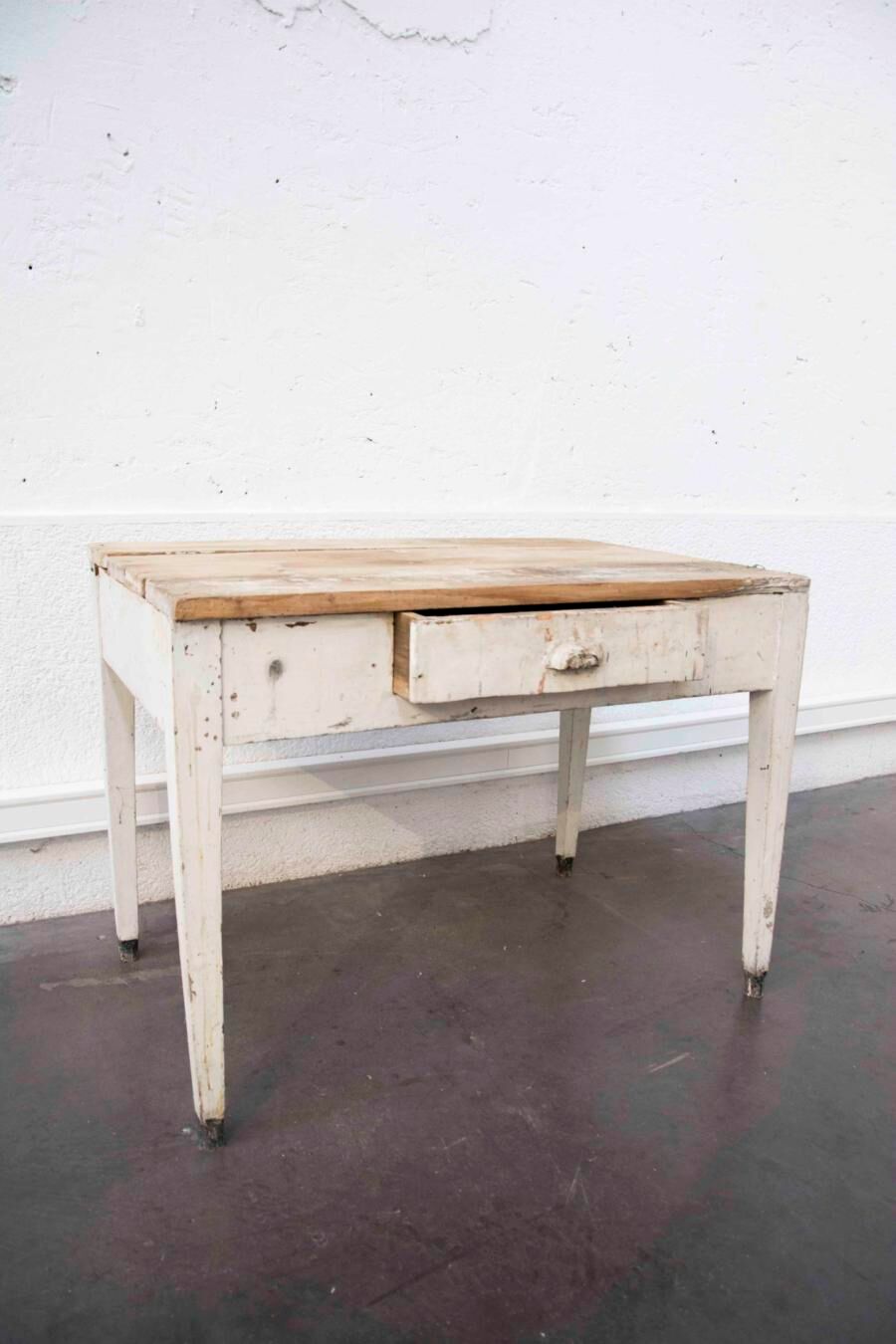 Farm table