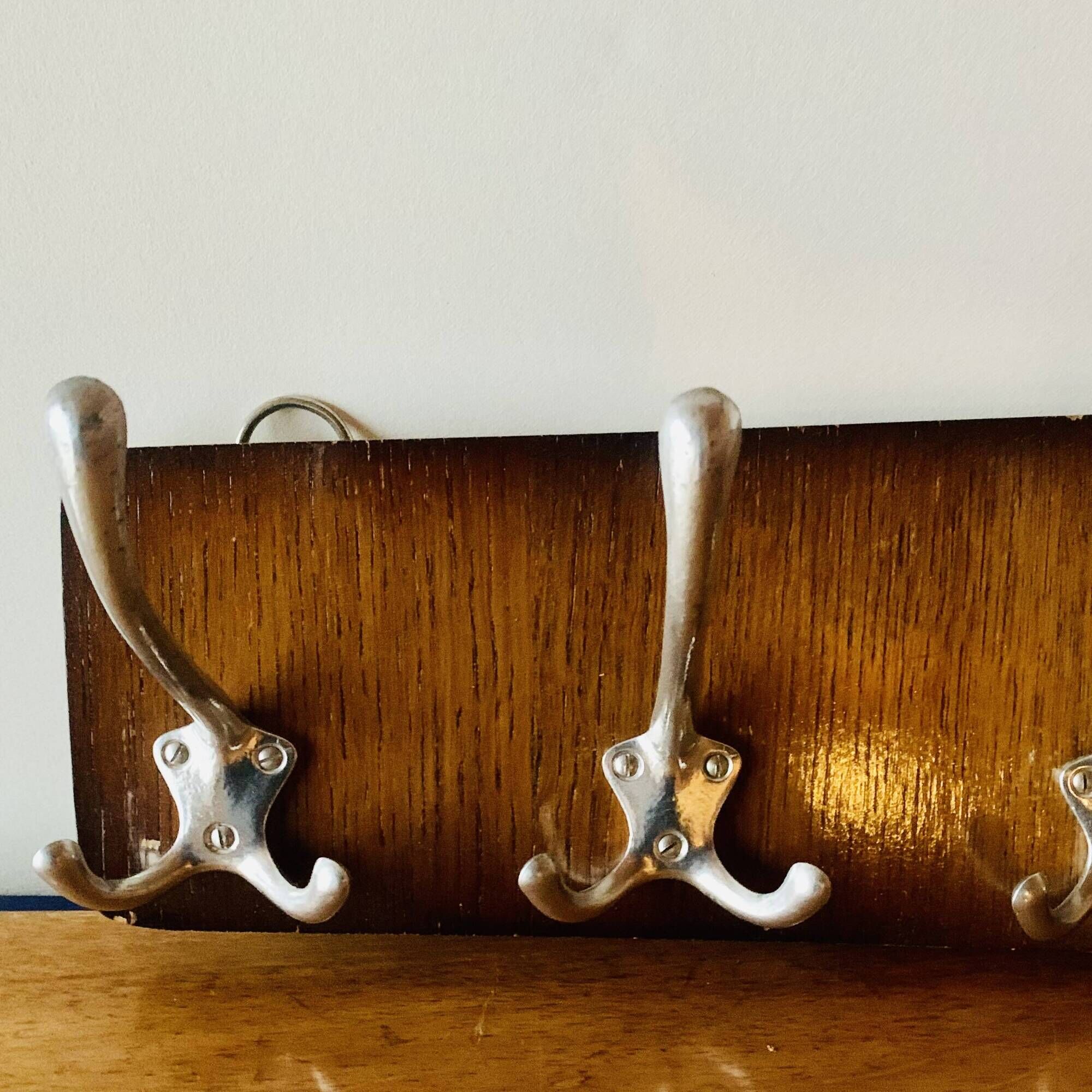 Wooden wall coat rack with vintage mirror - 6 hooks