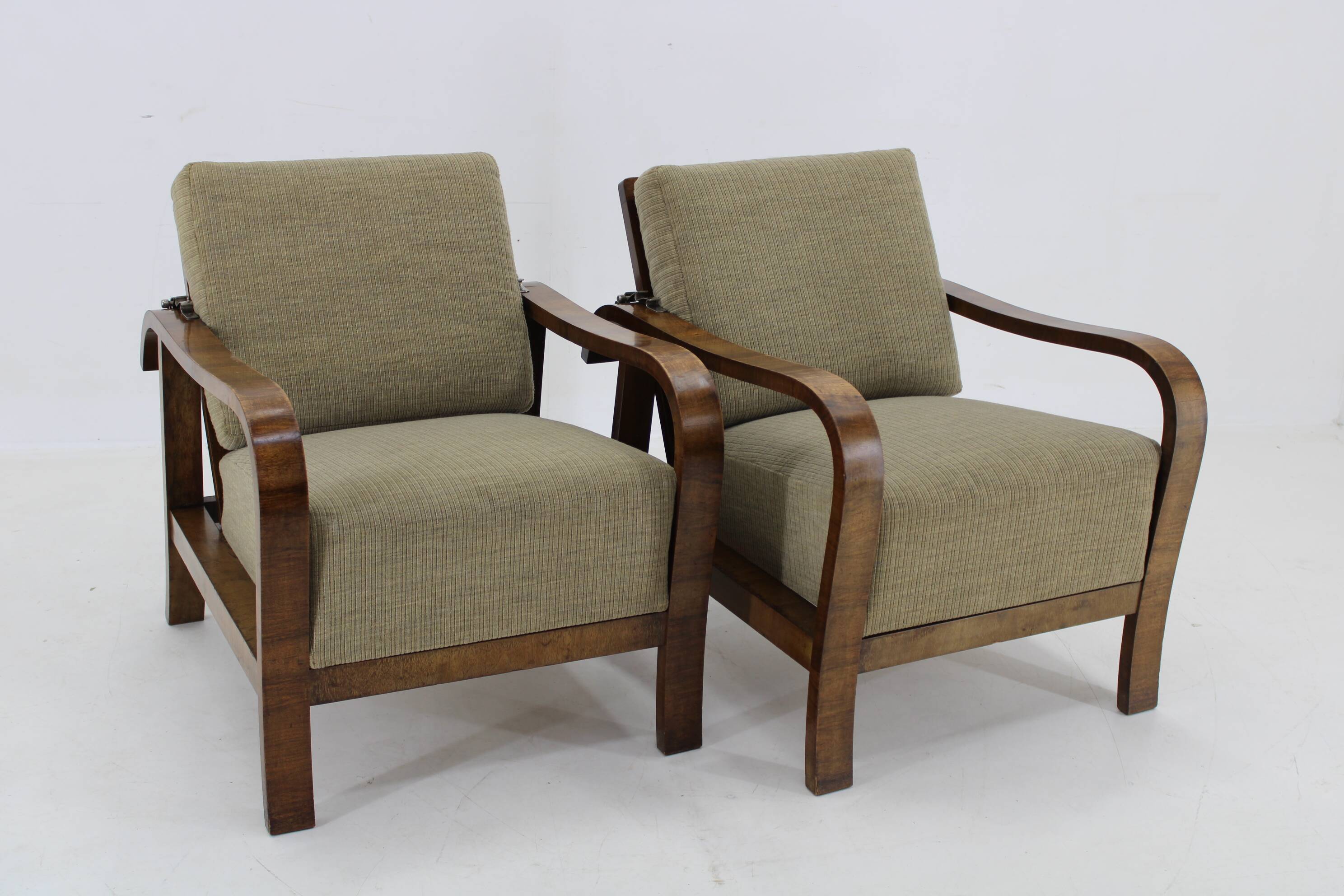 1930s Pair of Art Deco Armchairs in Walnut Finish, Czechoslovakia