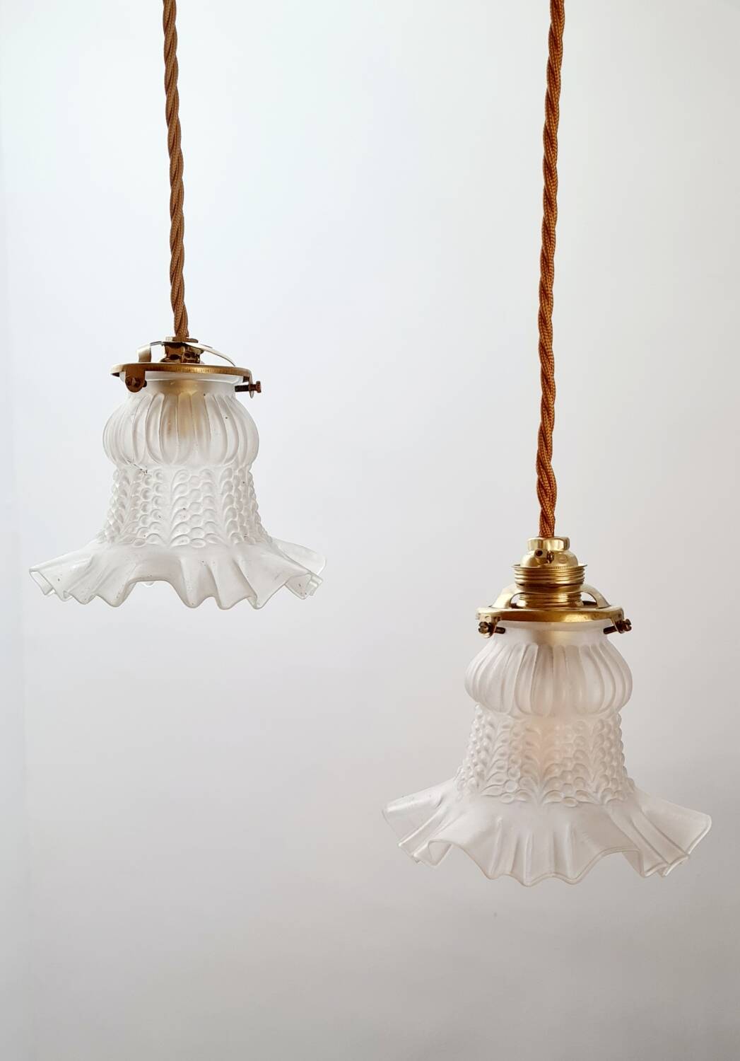 2 suspensions tulipes en verre