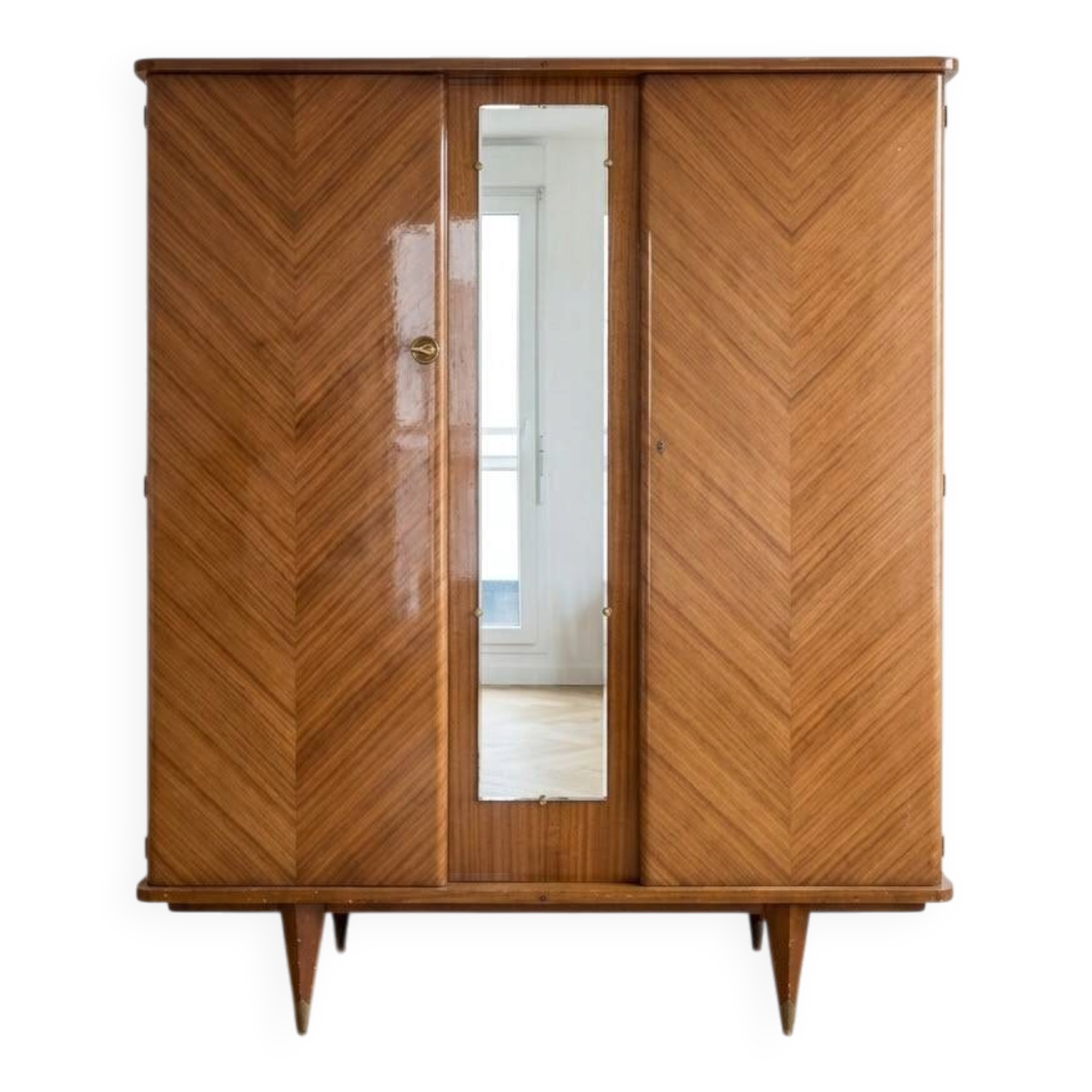 Retro wooden veneer wardrobe: 3 doors with mirror and tapered legs.