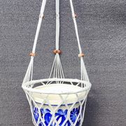 Suspension Macramé et son pot en faïence anglaise Palissy Modèle T. Logino