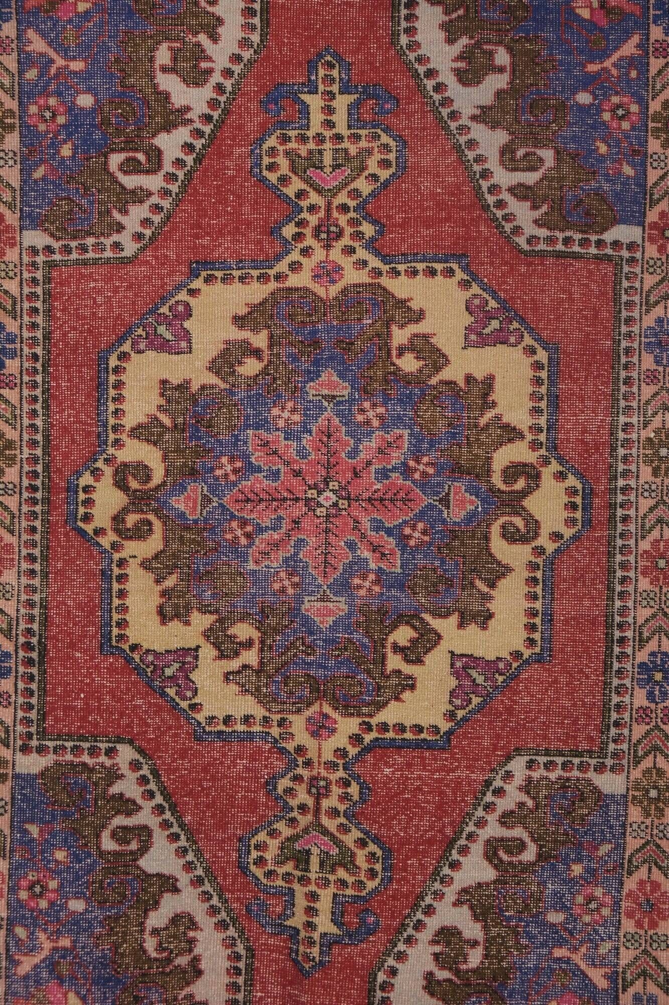 Vintage Turkish handmade rug 137x222 cm