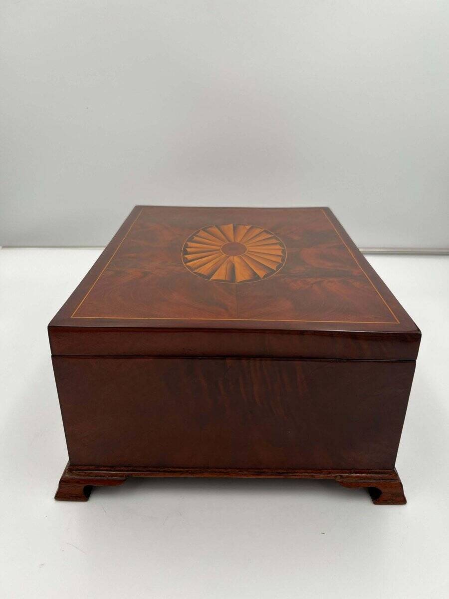 Large Victorian Box in Mahogany & Oak, England, 1840s