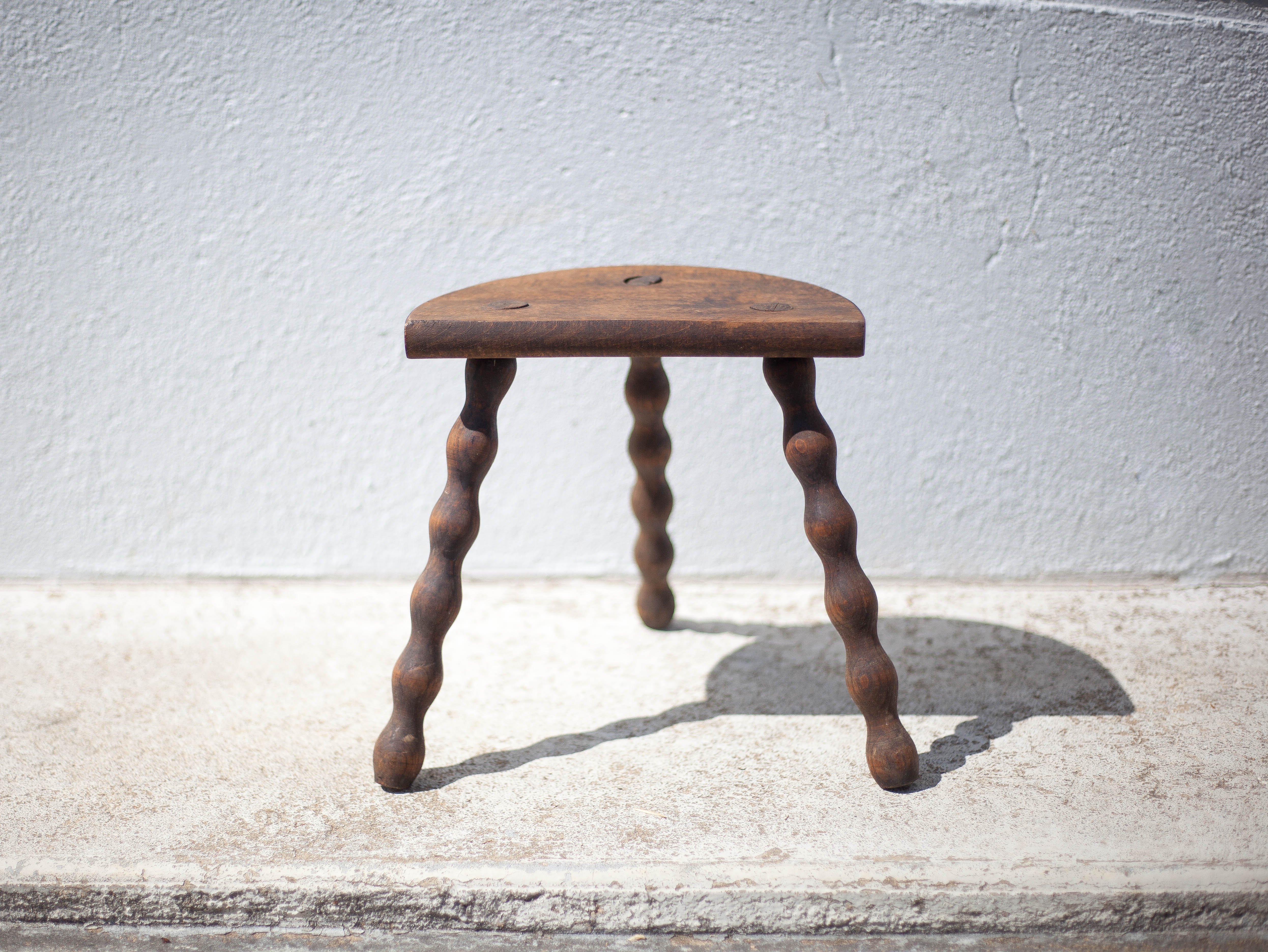 Tabouret tripode, bois