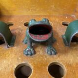 Jeu de la grenouille ou du tonneau en bois