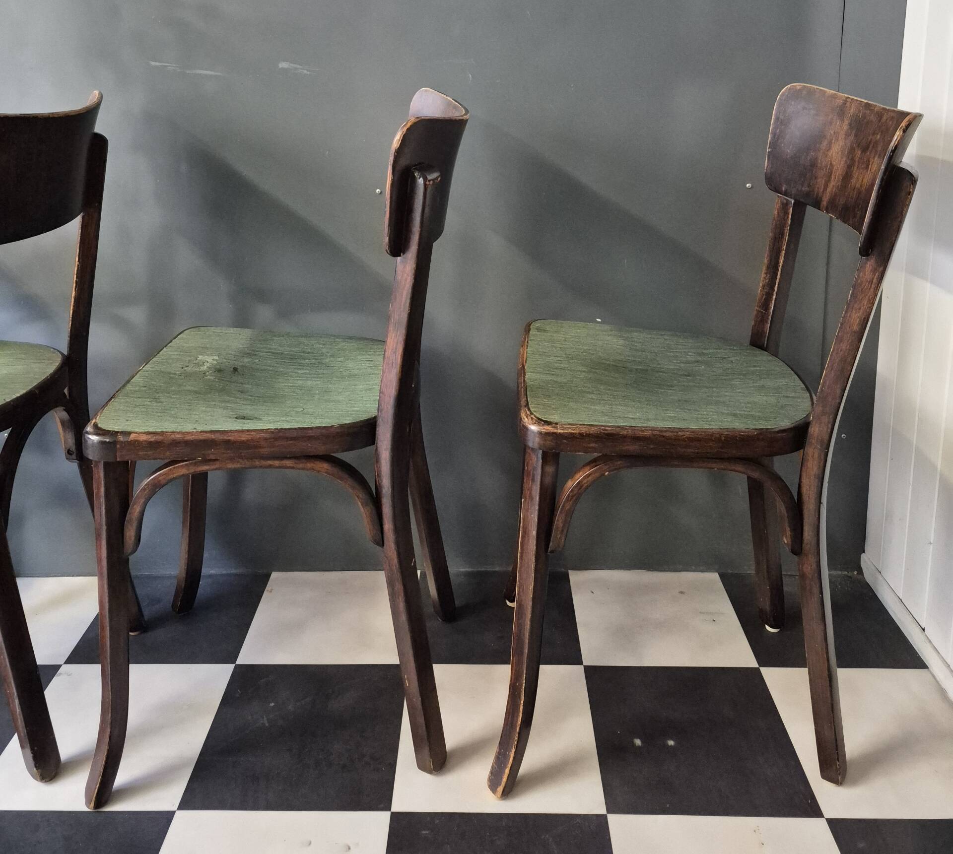 Suite de 4 anciennes chaises Bistrot Baumann Vintage Année 50