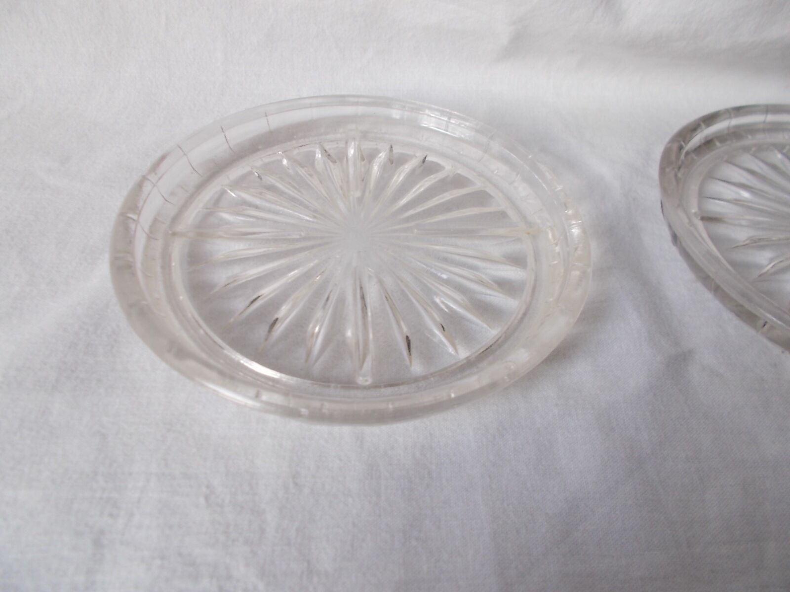 Pair of molded glass bottle mats